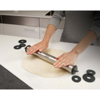 Nastaviteľný valček JOSEPH JOSEPH Adjustable Rolling Pin 100, nerezový