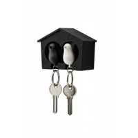 Nástenný držiak s kľúčenkami Qualy Duo Sparrow, hnedá búdka/ biela + čierna kľúčenka